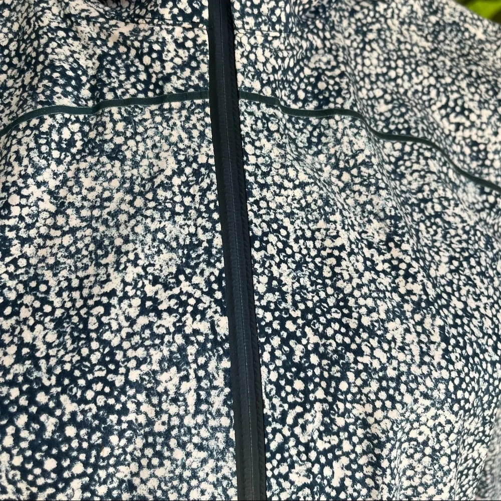 Lululemon Runaway Jacket - Picture 3 of 15